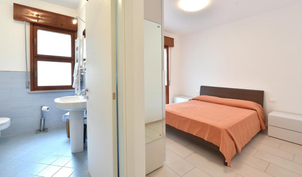Villa Rosa Lignano Sabbiadoro Bagian luar foto
